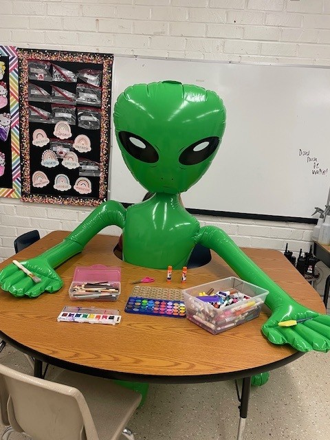 email 8 - alien art room 14.jpg